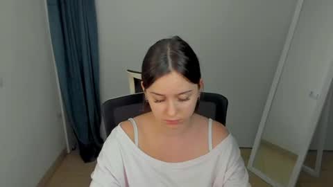 Mia online show from 06-22-26, 04:04