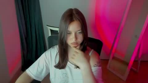Mia online show from 06-24-26, 03:00