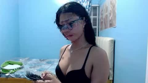 missminervaa online show from 04-18-26, 07:07