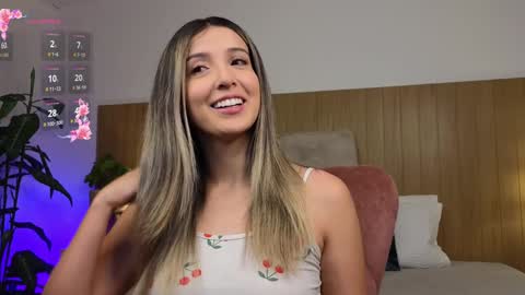 Snapshot of missmonaco chatting on 01-09-25, 10:52 Emma Rivera online show from 01-09-25, 10:52