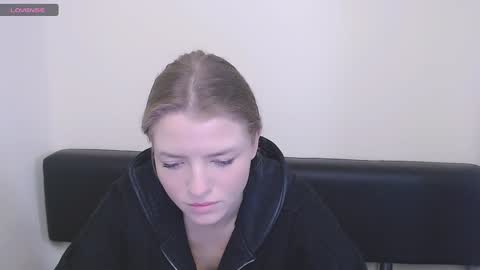 Snapshot of missoliviaa_ chatting on 12-09-24, 02:39 Olivia online show from 12-09-24, 02:39