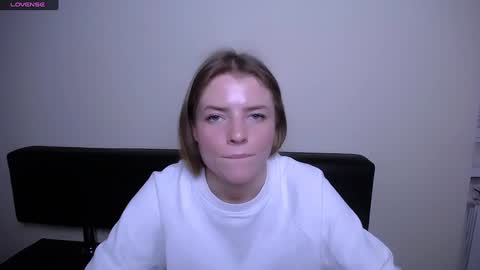 Snapshot of missoliviaa_ chatting on 12-10-24, 04:49 Olivia online show from 12-10-24, 04:49