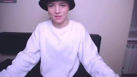 Snapshot of missoliviaa_ chatting on 12-14-24, 01:16 Olivia online show from 12-14-24, 01:16