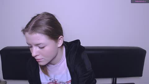 Snapshot of missoliviaa_ chatting on 12-16-24, 08:20 Olivia online show from 12-16-24, 08:20