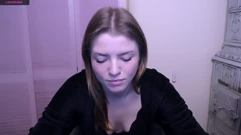Snapshot of missoliviaa_ chatting on 12-17-24, 01:38 Olivia online show from 12-17-24, 01:38