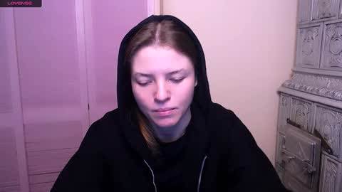 Snapshot of missoliviaa_ chatting on 12-21-24, 09:12 Olivia online show from 12-21-24, 09:12