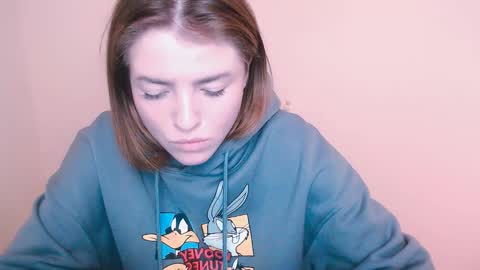 Snapshot of missoliviaa_ chatting on 01-15-25, 11:43 Olivia online show from 01-15-25, 11:43