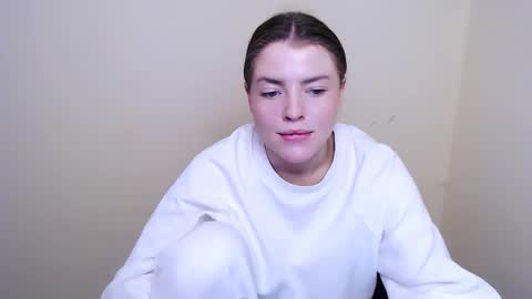 Snapshot of missoliviaa_ chatting on 01-23-25, 11:37 Olivia online show from 01-23-25, 11:37