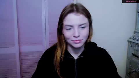 Snapshot of missoliviaa_ chatting on 01-24-25, 02:08 Olivia online show from 01-24-25, 02:08