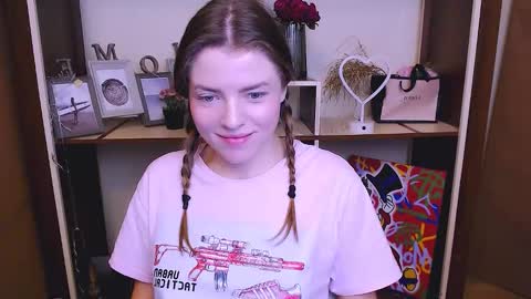 Snapshot of missoliviaa_ chatting on 01-25-25, 12:47 Olivia online show from 01-25-25, 12:47