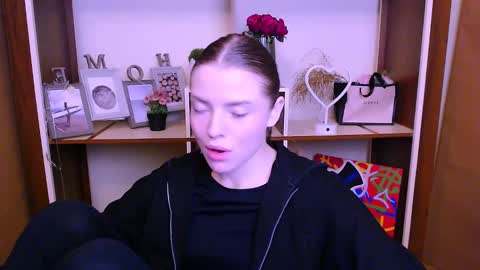 Snapshot of missoliviaa_ chatting on 01-26-25, 07:53 Olivia online show from 01-26-25, 07:53