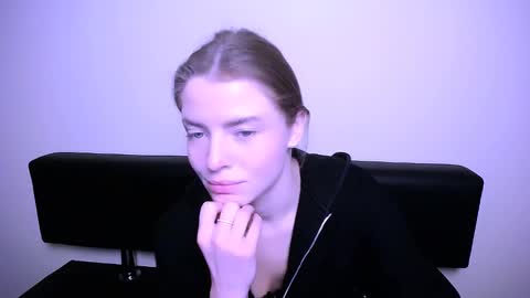 Snapshot of missoliviaa_ chatting on 01-31-25, 11:46 Olivia online show from 01-31-25, 11:46