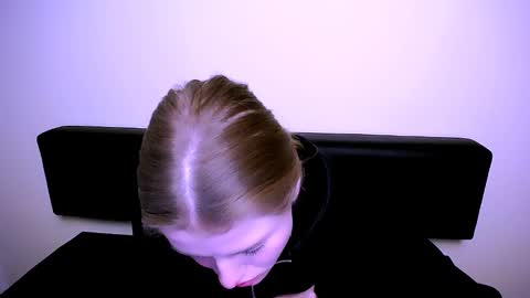 Snapshot of missoliviaa_ chatting on 01-31-25, 02:49 Olivia online show from 01-31-25, 02:49