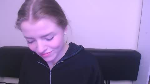 Snapshot of missoliviaa_ chatting on 02-03-25, 07:51 Olivia online show from 02-03-25, 07:51