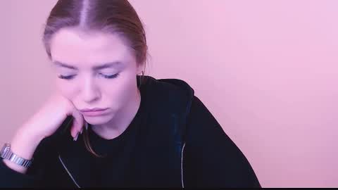 Snapshot of missoliviaa_ chatting on 02-10-25, 11:25 Olivia online show from 02-10-25, 11:25