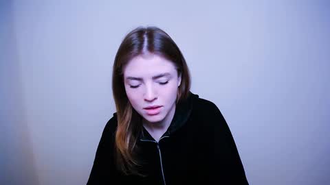 Snapshot of missoliviaa_ chatting on 02-11-25, 10:15 Olivia online show from 02-11-25, 10:15