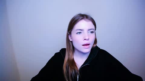 Snapshot of missoliviaa_ chatting on 02-11-25, 01:20 Olivia online show from 02-11-25, 01:20