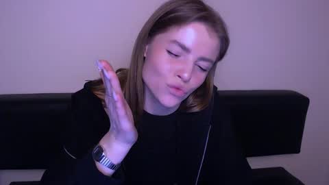 Snapshot of missoliviaa_ chatting on 02-21-25, 01:55 Olivia online show from 02-21-25, 01:55