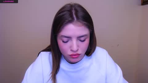Snapshot of missoliviaa_ chatting on 02-25-25, 11:08 Olivia online show from 02-25-25, 11:08