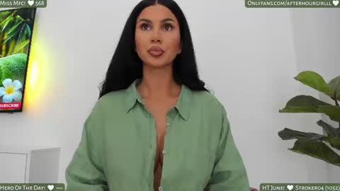 Snapshot of misspinkroom chatting on 06-28-26, 06:47 Renata online show from 06-28-26, 06:47