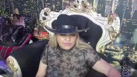 QueenT online show from 11-30-25, 11:42