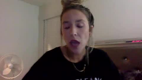 Alyssa online show from 05-08-26, 01:11