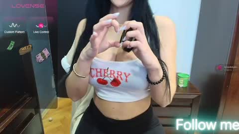 Snapshot of missshinex chatting on 04-28-26, 08:30 Olivia FOLLOW ME TO GET Thumb UP me please its important online show from 04-28-26, 08:30