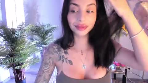 Snapshot of misssiennaa chatting on 06-21-26, 05:32 Sienna online show from 06-21-26, 05:32