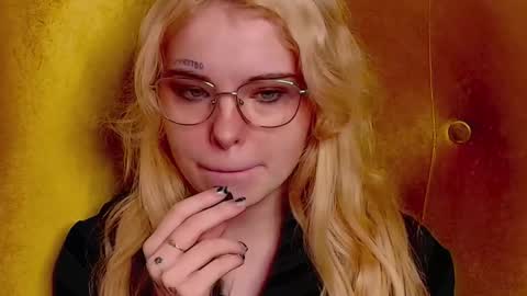 Snapshot of missslola chatting on 09-28-25, 02:33 Misss Lola Angel online show from 09-28-25, 02:33