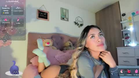 ... Independent model online show from 03-08-26, 04:27