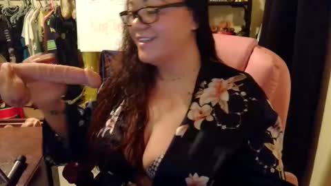 Snapshot of misssuckalot chatting on 11-25-25, 11:21 Misssuckalot 3 online show from 11-25-25, 11:21