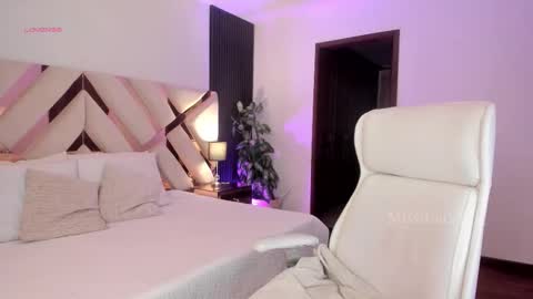 Fernanda Davila online show from 10-30-25, 09:59