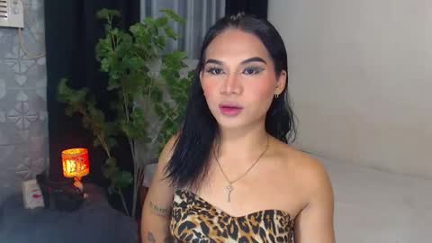 misstrishontop online show from 12-02-24, 03:47