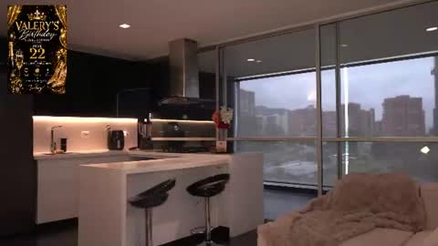 Snapshot of missvalery_1 chatting on 06-19-26, 12:53 OF online show from 06-19-26, 12:53