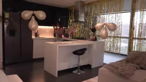 Snapshot of missvalery_1 chatting on 06-25-26, 01:04 OF online show from 06-25-26, 01:04