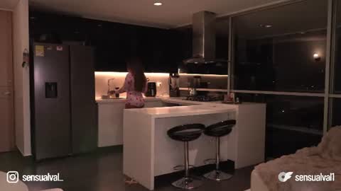 Snapshot of missvalery_1 chatting on 07-09-26, 10:08 OF online show from 07-09-26, 10:08