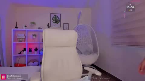 Snapshot of missvancouver_ chatting on 11-12-25, 01:00 Mafe Jimenez online show from 11-12-25, 01:00