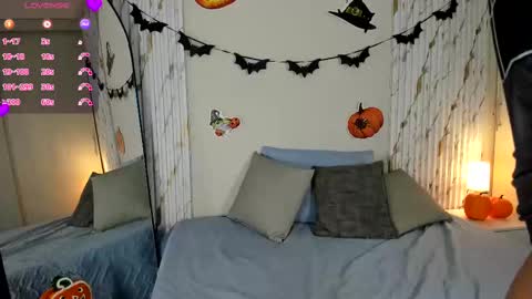 Snapshot of missvioleet chatting on 10-28-25, 05:26 missvioleet online show from 10-28-25, 05:26