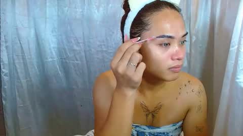 Snapshot of missviolet11 chatting on 05-13-26, 11:51 SweetViolet online show from 05-13-26, 11:51