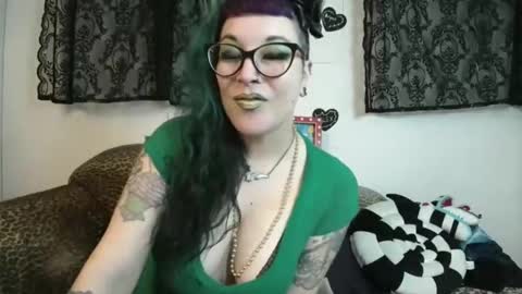 Missy Dee online show from 03-18-26, 05:32
