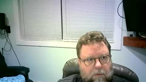 Snapshot of mister_happy567 chatting on 02-19-25, 02:33 Mr. Happy online show from 02-19-25, 02:33