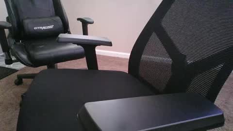 Snapshot of misterthickdicc chatting on 05-03-26, 04:24 Julius online show from 05-03-26, 04:24