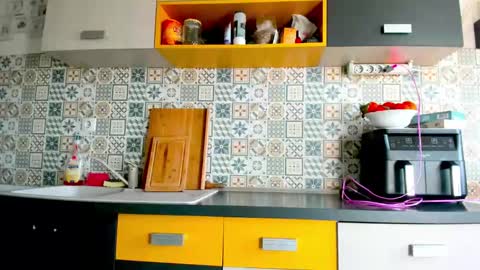 Snapshot of misteryland chatting on 02-19-25, 07:17 Brina online show from 02-19-25, 07:17