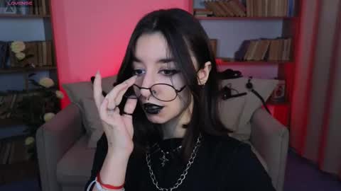 Snapshot of mistress__marcelline chatting on 09-12-25, 09:09 Marcelline online show from 09-12-25, 09:09