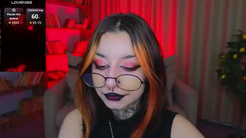 Snapshot of mistress__marcelline chatting on 04-29-26, 01:43 Marcelline online show from 04-29-26, 01:43