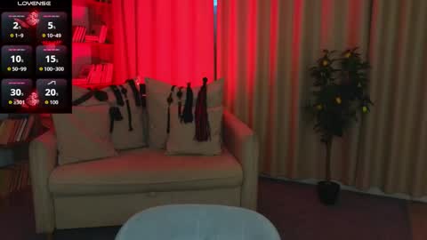Snapshot of mistress__marcelline chatting on 05-04-26, 01:34 Marcelline online show from 05-04-26, 01:34