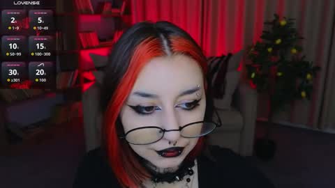 Snapshot of mistress__marcelline chatting on 05-28-26, 02:09 Marcelline online show from 05-28-26, 02:09