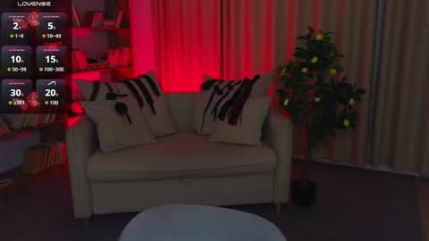 Snapshot of mistress__marcelline chatting on 05-29-26, 01:47 Marcelline online show from 05-29-26, 01:47