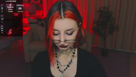 Snapshot of mistress__marcelline chatting on 06-05-26, 02:18 Marcelline online show from 06-05-26, 02:18