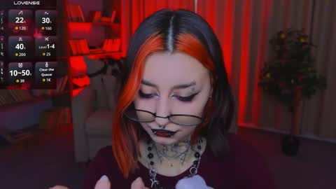 Snapshot of mistress__marcelline chatting on 06-08-26, 02:01 Marcelline online show from 06-08-26, 02:01